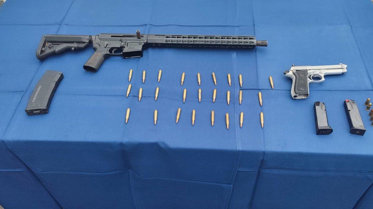 Evidencias. Armas y municiones fueron decomisadas tras el incidente registrado este jueves.