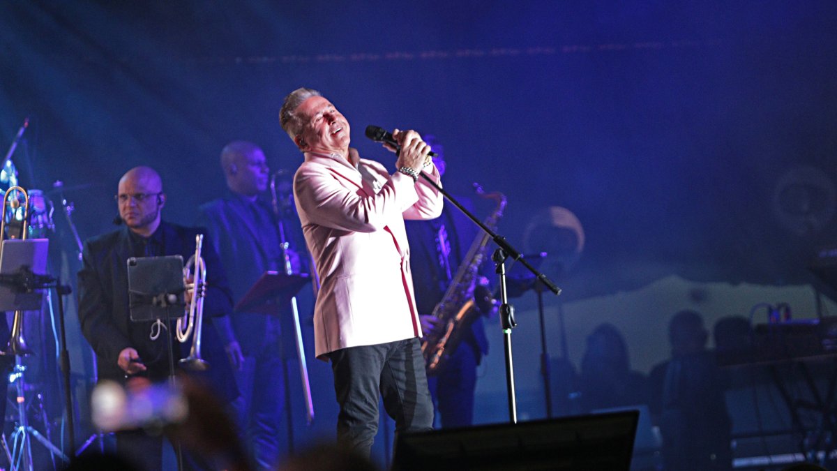 Ricardo Montaner ofreció un romántico show.