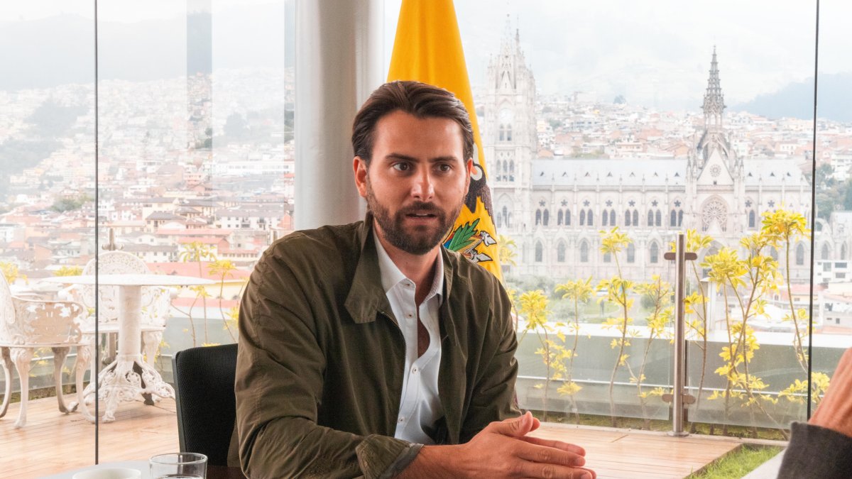 Niels Olsen es Magíster en Turismo Sostenible por la Universidad Monash de Australia..