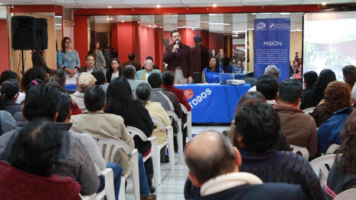 Capacitación. En cada elección se va puliendo el formato de este que es un requisito básico para la inscripción de candidatutas.