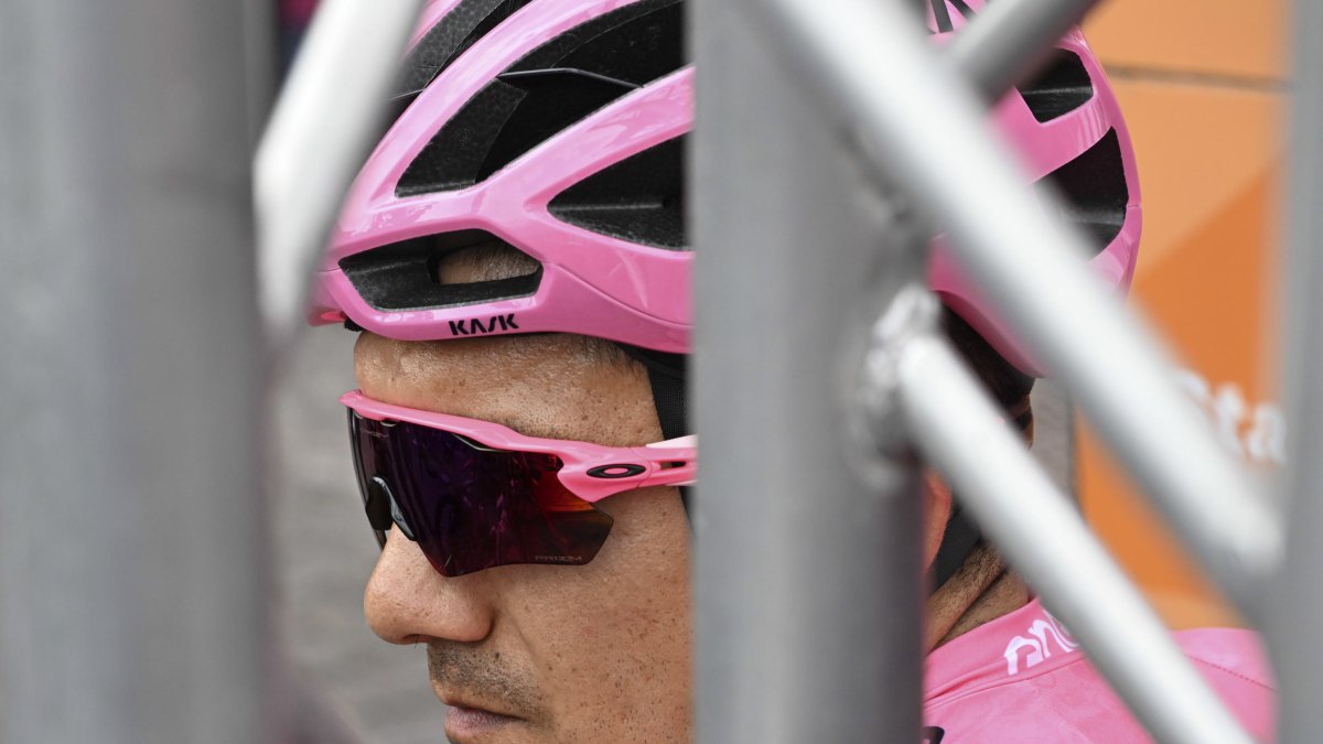 Richard Carapaz tuvo un cierre complicada en la fase de este sábado y prácticamente se despidió del Giro