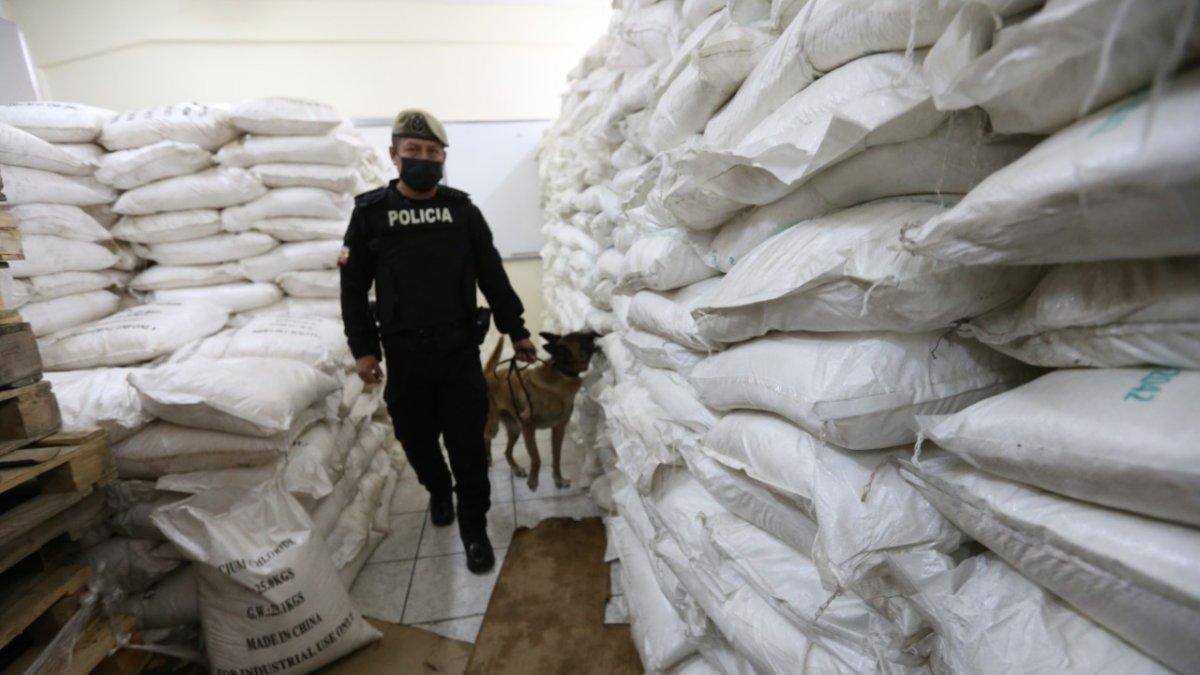 Producto. El cloruro de calcio llegó desde China y tenía como destino grupos delincuenciales de Colombia.