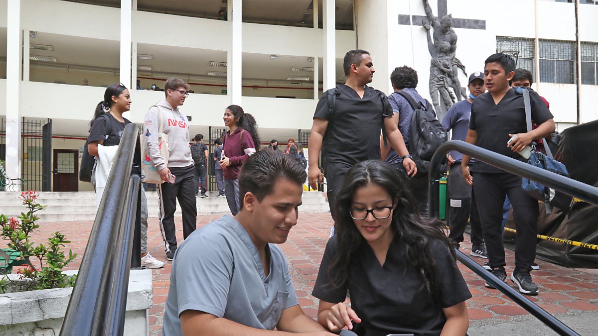 Los jóvenes dicen sentirse con más confianza para hacer nuevas amistades y vestir como les gusta.