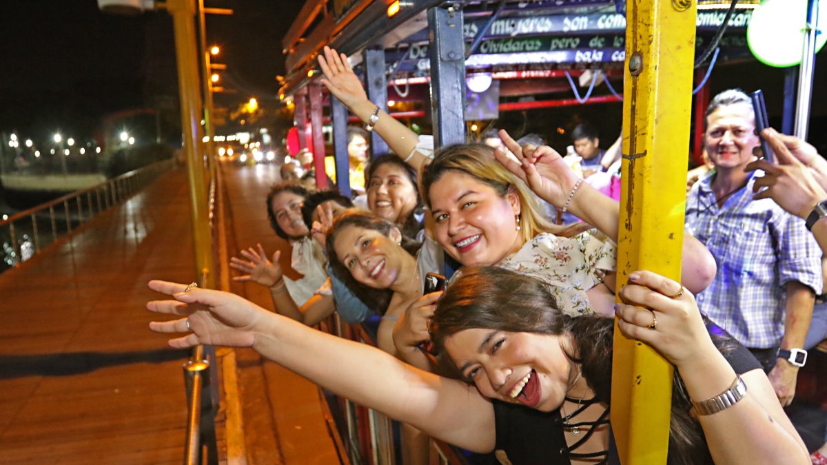 Dinamismo. La farra sobre ruedas  regresa a las arterias de Guayaquil, ya sea con grupos de amigos de trabajo o familias.