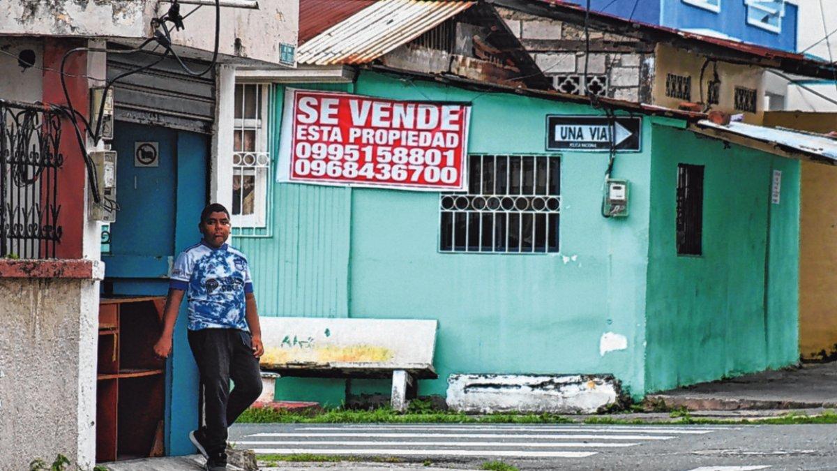 Consecuencia. Ante la ola de violencia, habitantes ponen en venta o alquiler sus viviendas y negocios.