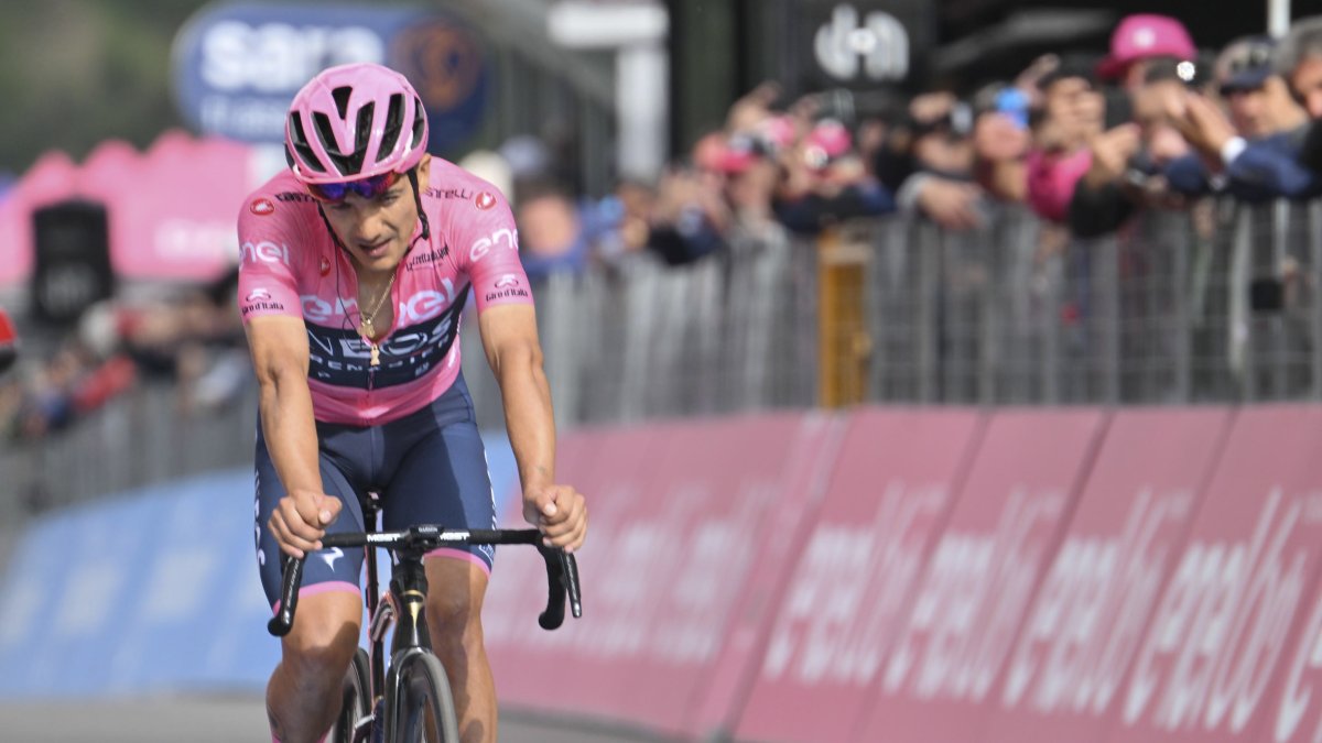 El ciclista ecuatoriano Richard Carapaz no pudo sostener el ritmo en los últimos cinco kilómetros de la etapa y perdió el liderato de la clasificación general.