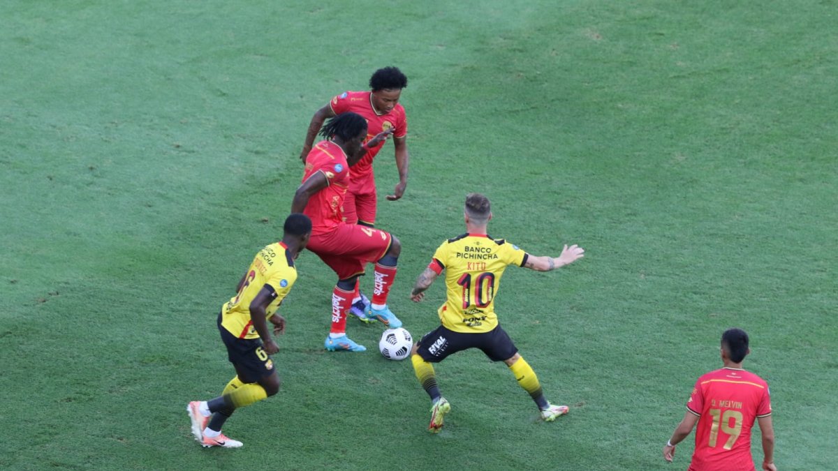 Damián Díaz fue clave en el primer tiempo para los locales.