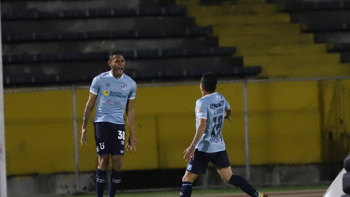 Universidad Católica derrotó 4-2 a Delfín, la noche de este domingo 29 de mayo de 2022, en el estadio Olímpico Atahualpa.
