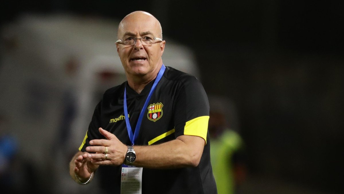 Entrenador de Barcelona Jorge Célico