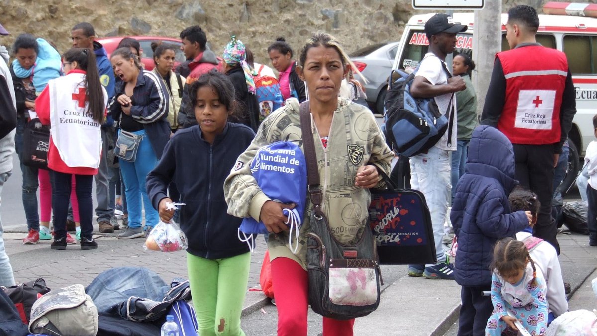 Fotografía de archivo en la que se registró a un grupo de migrantes 