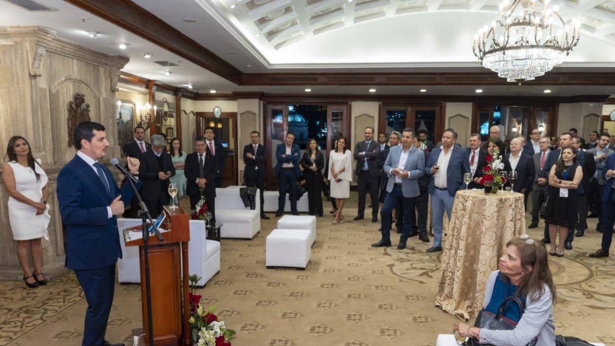 Encuentro. El pasado viernes durante el cierre de reuniones presenciales.