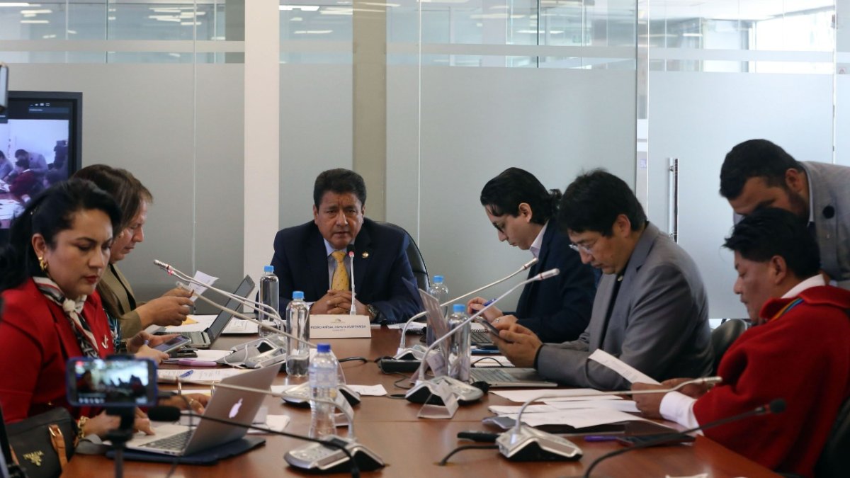 Reacción. El presidente de la comisión, Pedro Zapata, rechazó la devolución del informe y exigió su tratamiento.