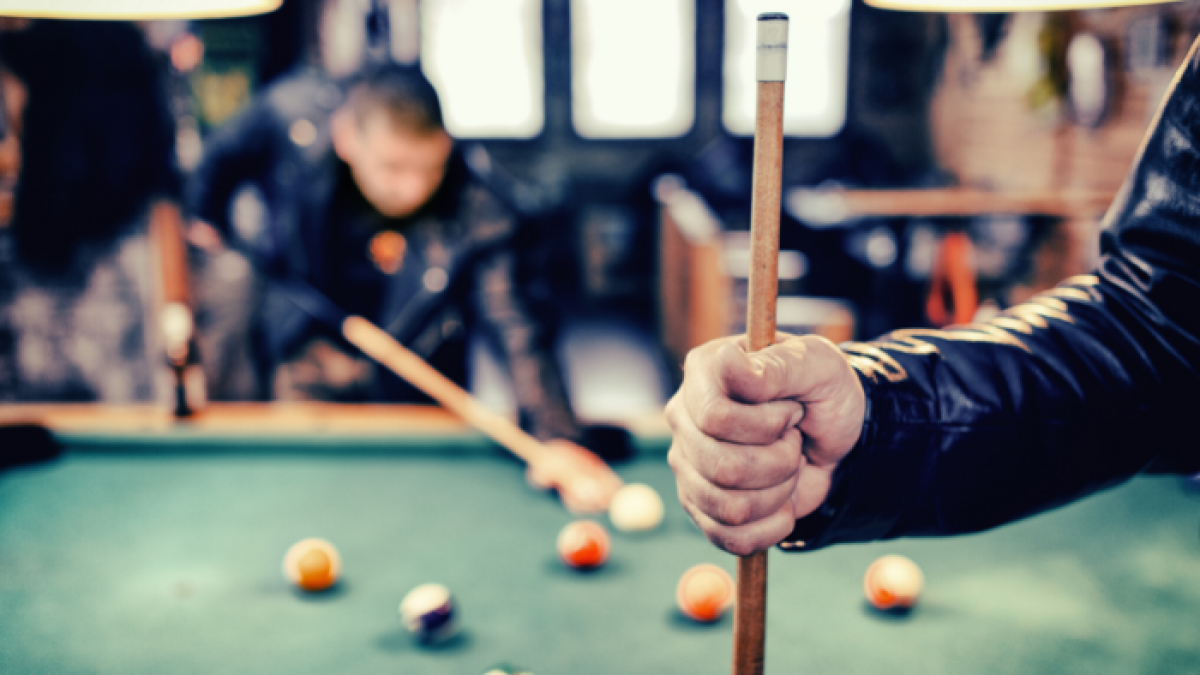 El billar es una de las opciones para jugar en un lugar sin la presencia de niños
