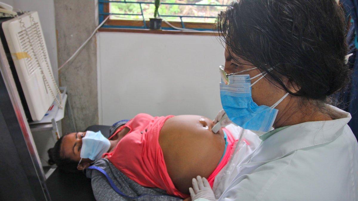 El seguimiento a las embarazadas es parte de la iniciativa que busca prevenir la desnutrición crónica infantil en el país.