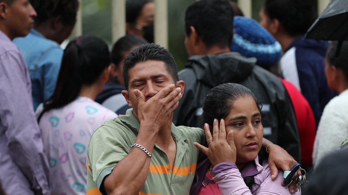 Foto de archivo de familiares de reos fallecidos en la cárcel Bellavista