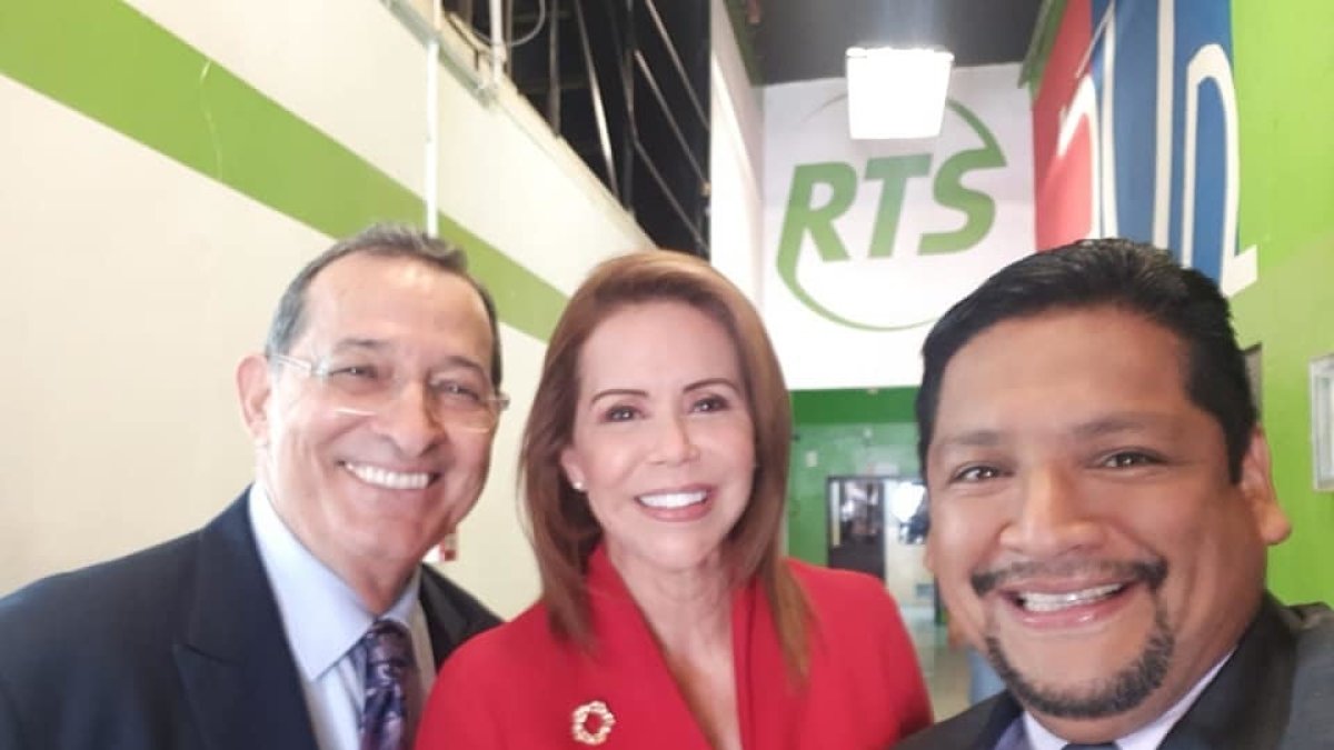 Hugo con Luisa y Carlos Julio Gurumendi.