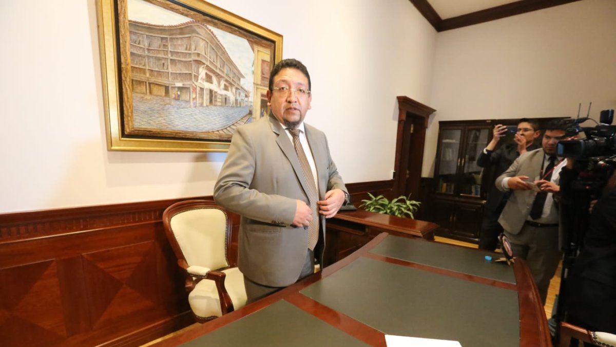 Virgilio Saquicela tomó ayer posesión del cargo y del despacho de la Presidencia de la Asamblea.