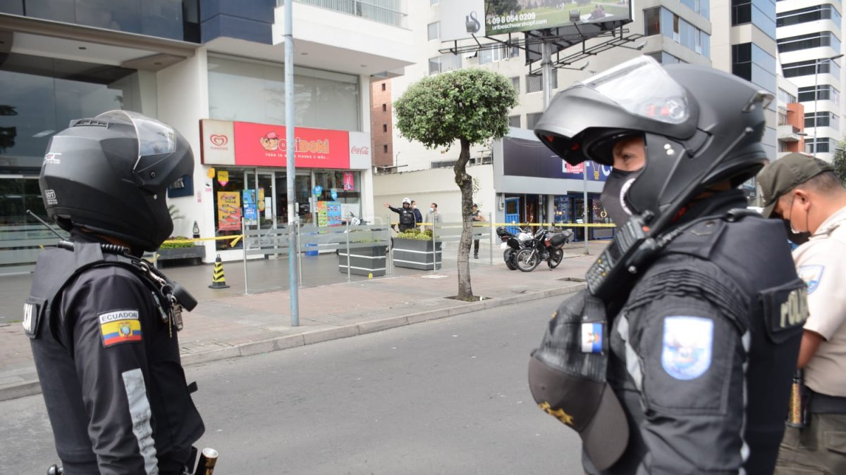 Un local de comida fue asaltado en el norte de Quito.