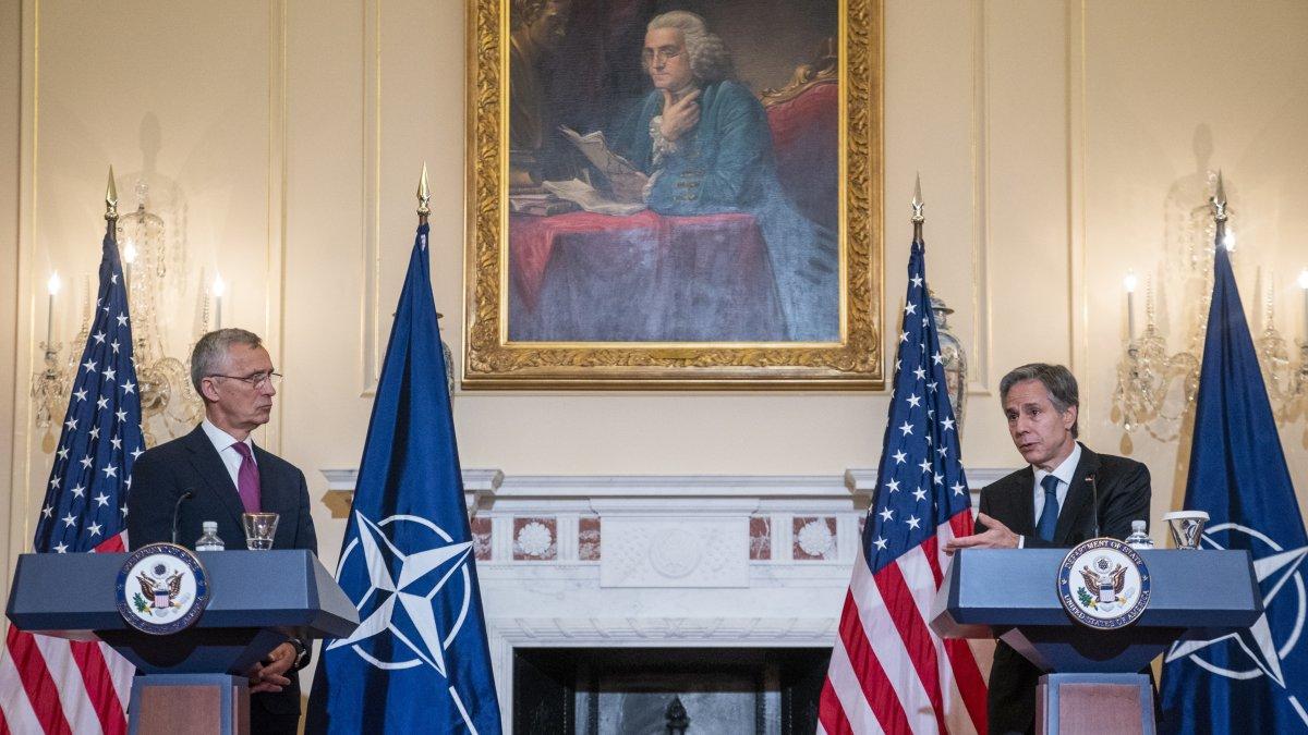 El secretario de Estado de EE.UU., Antony Blinken (d), y el secretario general de la OTAN, Jens Stoltenberg (i), sostienen una rueda de prensa conjunta, este 1 de junio de 2022, en Washington.