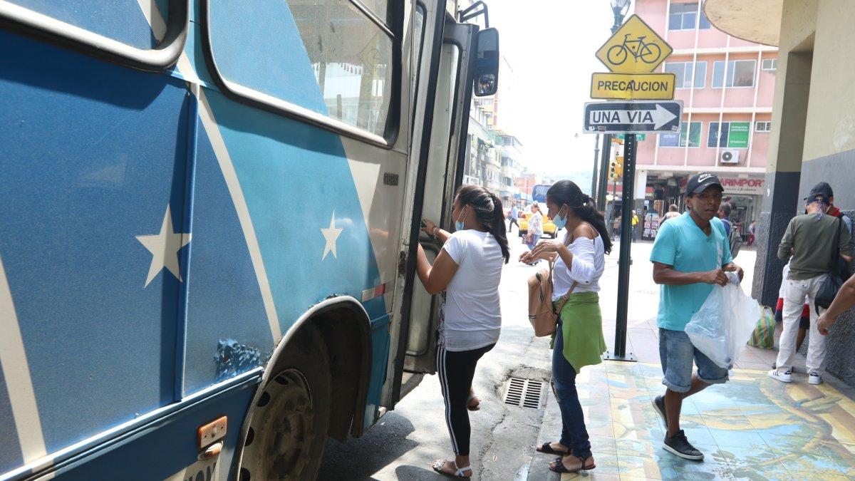 Subir a una unidad de transporte pública significa para muchas mujeres no solo estar expuestas a robos, sino a acosos sexuales.