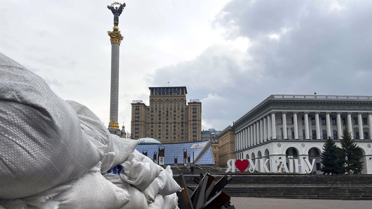 Barricadas y medidas de seguridad en la Plaza del Maidan en Kiev, el pasado mes de marzo, ante el avance de las tropas rusas