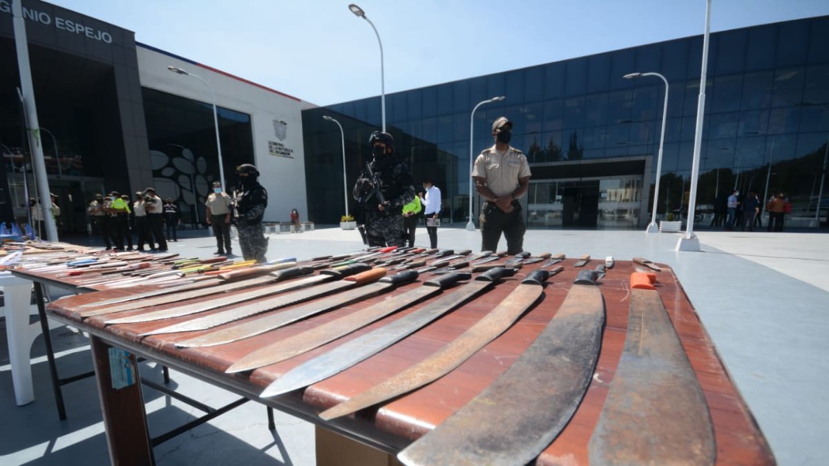 En lo que va del año el 42 % de los homicidios en el DMQ se realizaron con armas blanca.