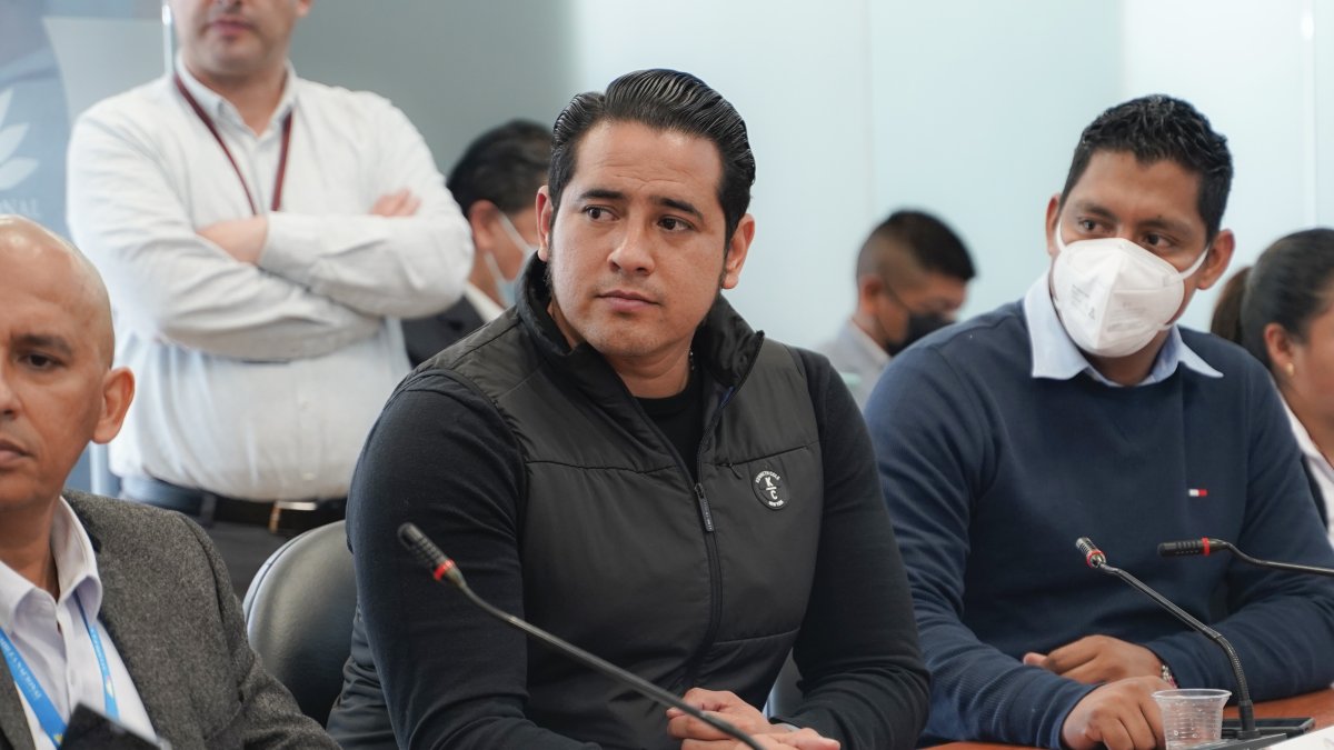 Asambleísta. Ronny Aleaga viajó a Miami en donde se reunió con Xavier Jorda, prófugo por la venta de insumos con sobreprecio.