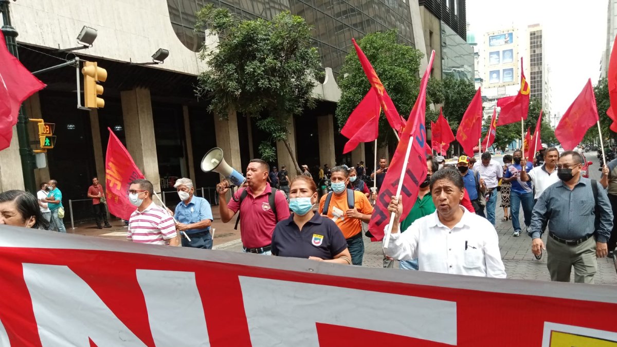 El 2 de junio pasado, la UNE Guayas realizó una marcha para exigir a la Asamblea el envío de las reformas.