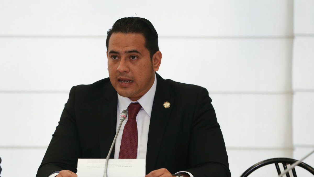 Asambleísta. Ronny Aleaga de UNES explicó su viaje a Miami mediante un comunicado.