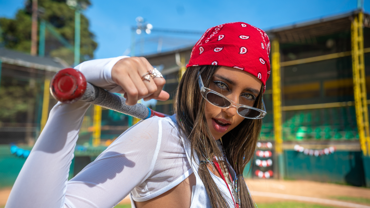 Nicole Favre tiene 24 años.