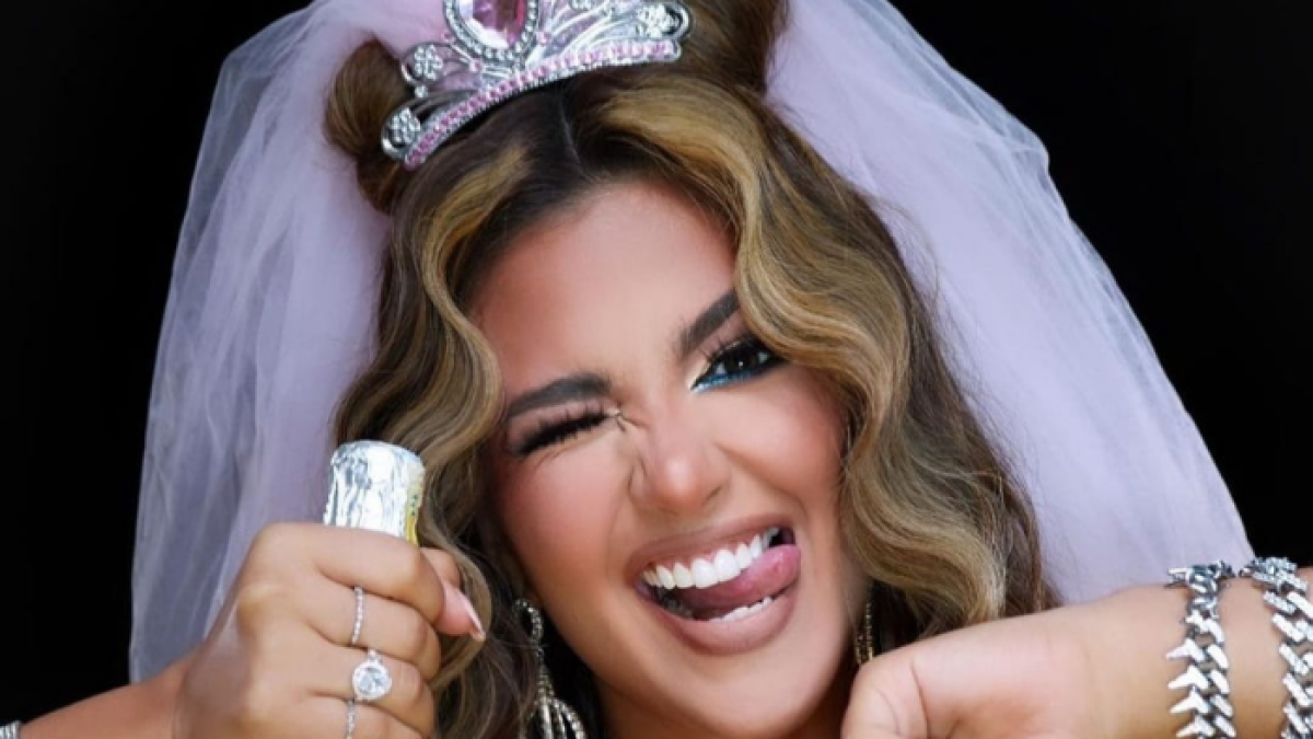 Dayanara en la foto promocional de este sencillo.