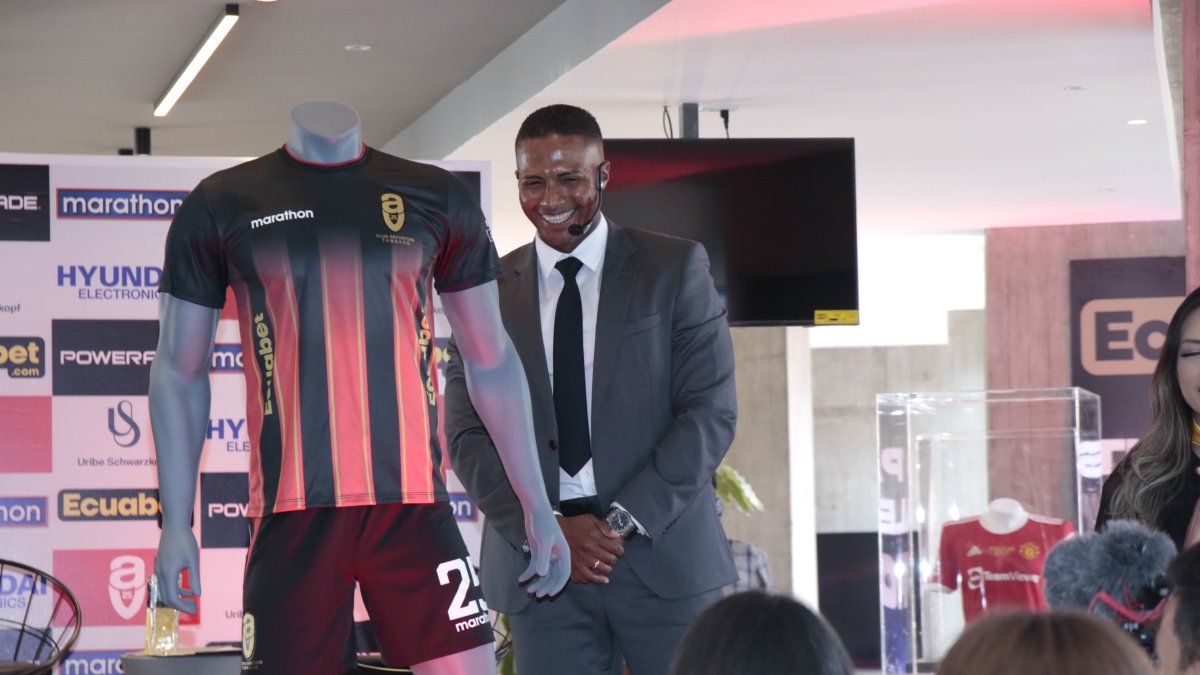 Antonio Valencia dio detalles del equipo Tumbaco AV25, que formó junto a familia y amigos.