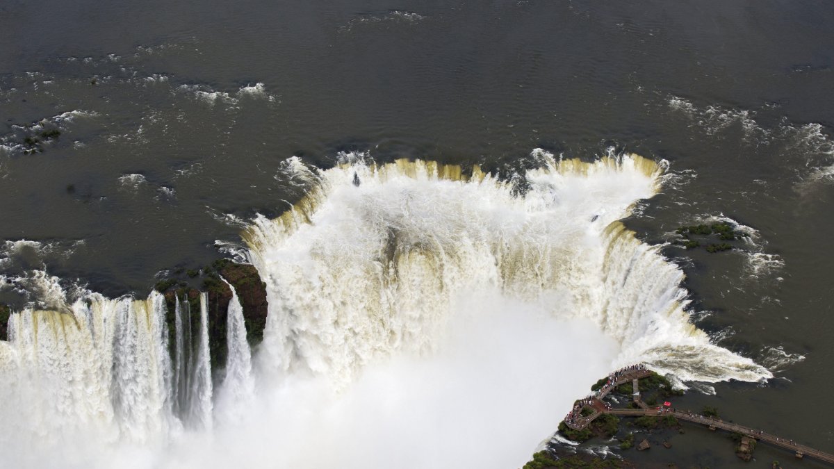 Fotografía de archivo de 11 de febrero de 2015 de las Cataratas del Iguazú en el Parque Nacional de Iguazú, en Foz de Iguazú, frontera de Brasil con Argentina.