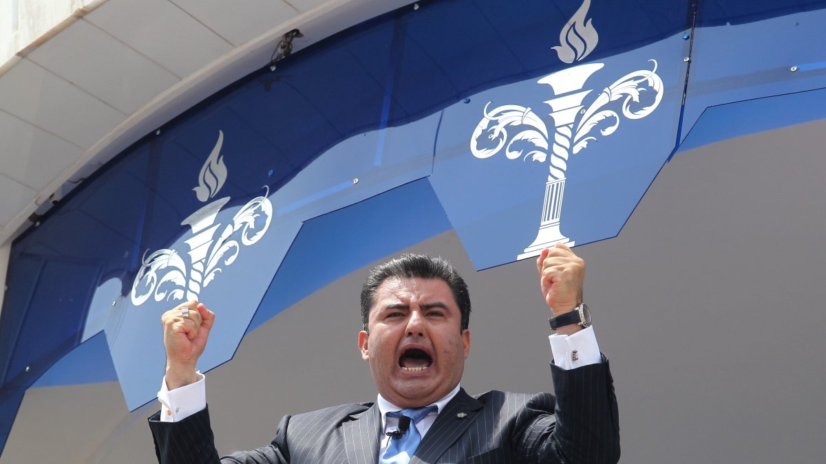 Guadalajara. Naasón Joaquín García, líder de la iglesia La Luz del Mundo.