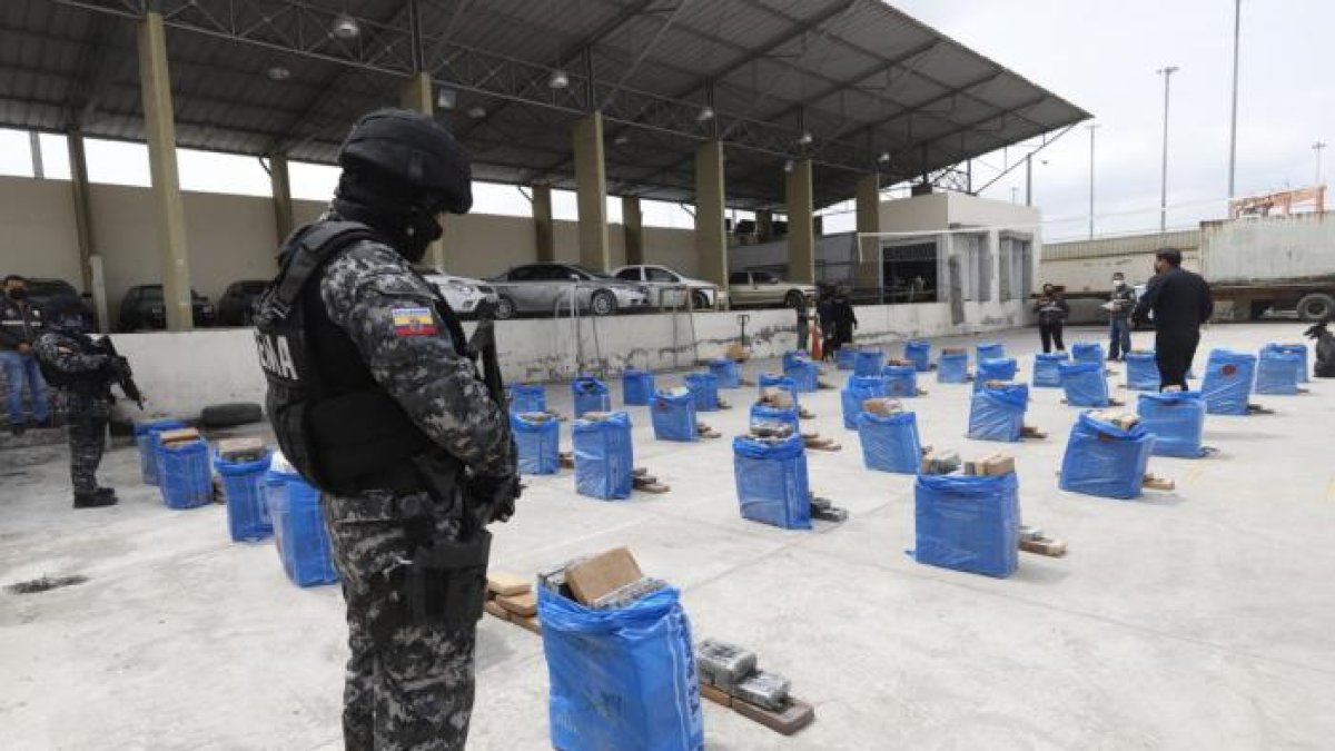 En ese lugar también fueron aprehendidos tres colombianos y se encontraron dos fusiles