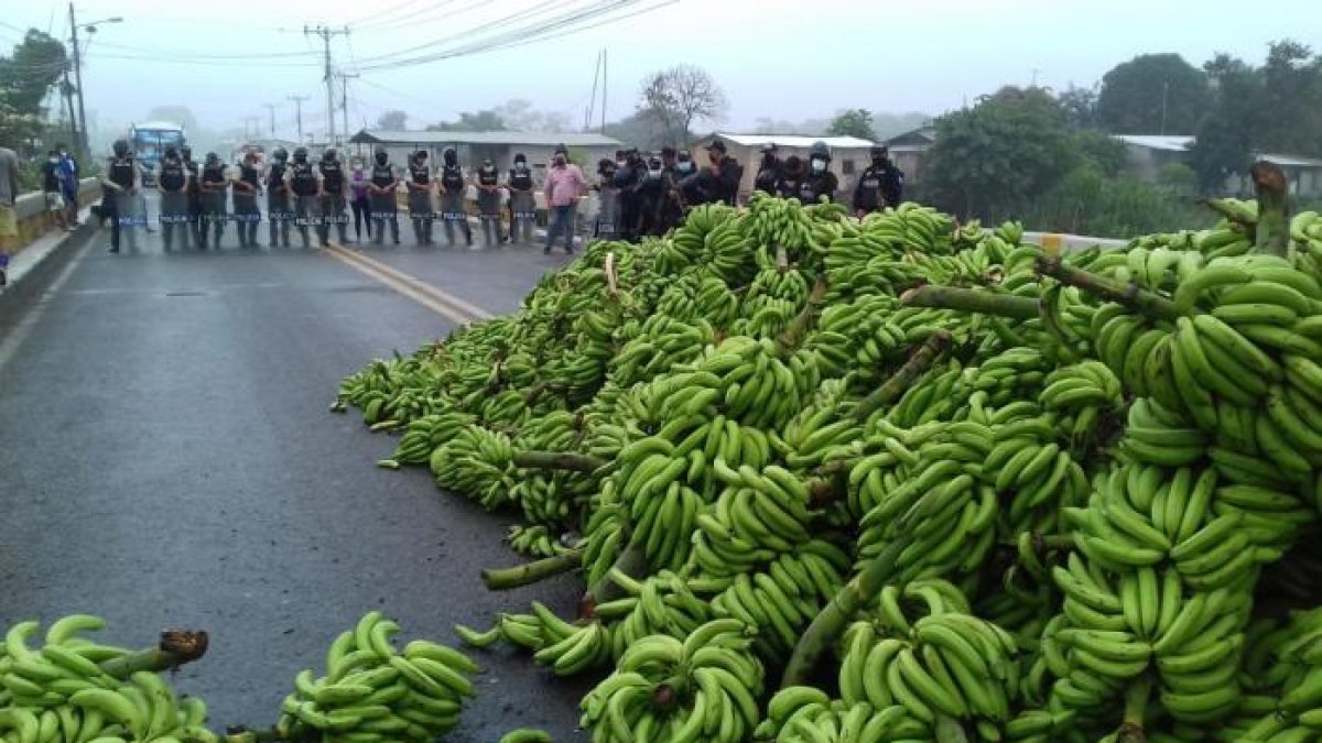 Los productores han paralizado las vías por la crisis agravada por la guerra entre Rusia y Ucrania.