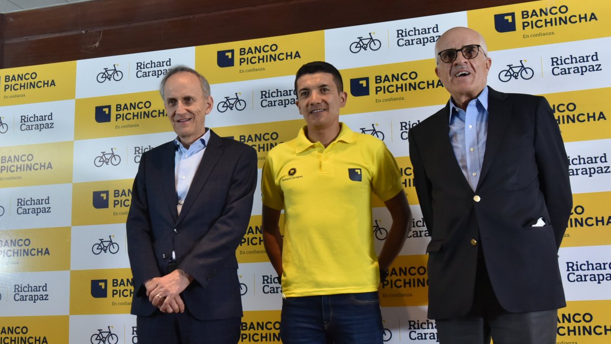 El ciclista ecuatoriano fue recibido por empresarios de uno de sus patrocinadores oficiales donde dio un balance del Giro 2022 y de la proyección para lo que resta del año.