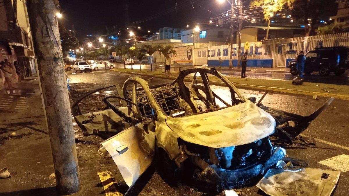 Uno de los dos coches bombas que explotaron en la ciudad de Esmeraldas el pasado 19 de mayo.