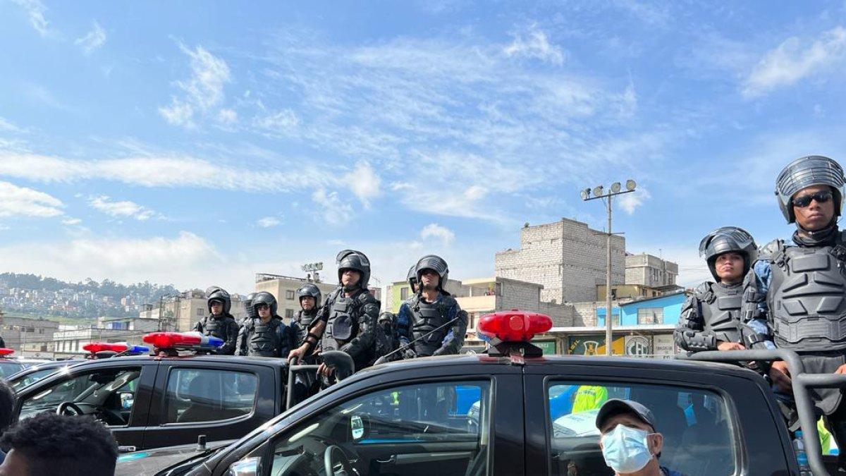 Demostración. Cynthia Viteri trajo el lunes a parte del personal encargado de custodiar las calles de la ciudad.