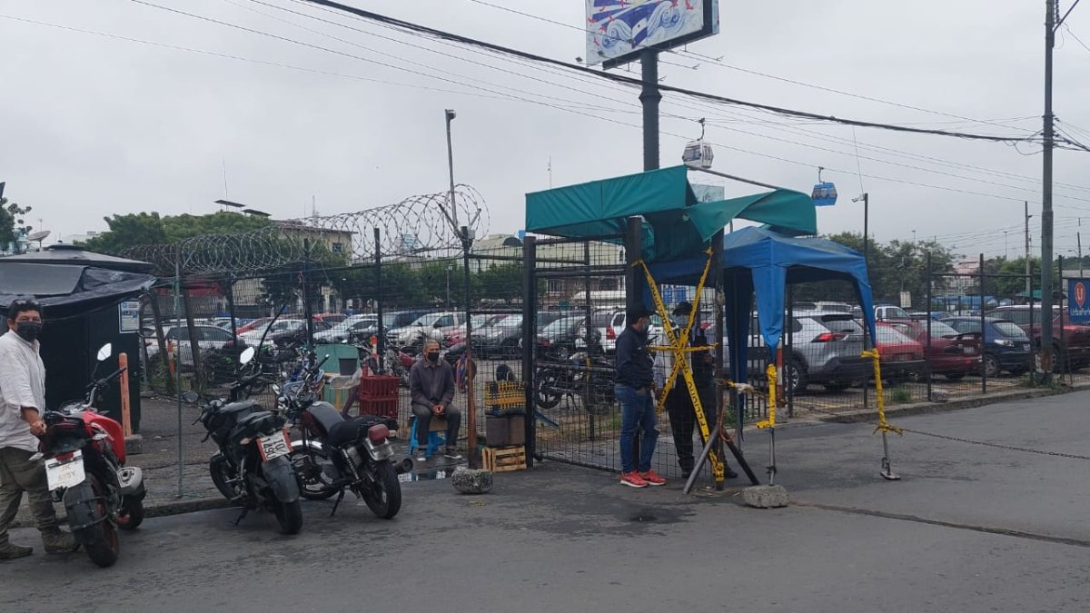 En el parqueo del hospital de acuerdo a un reporte de operativo policial se encontraron 3 vehículos y 18 ocupantes, donde también encontraron armas de fuego