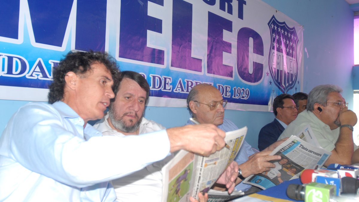 Jorge Bonnard (i) junto al Ñato García (+) y el expresidente azul, Elías Wated.