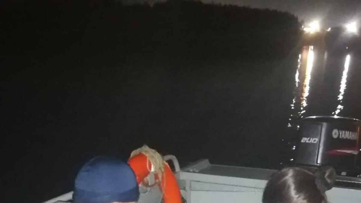 La extranjera aseguró que alguien la perseguía y que por eso se lanzó al estero.