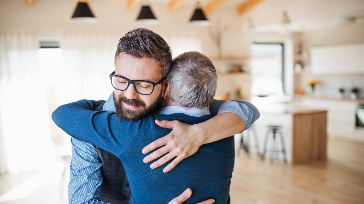 Si no ha logrado limar asperezas con su padre, aún está a tiempo