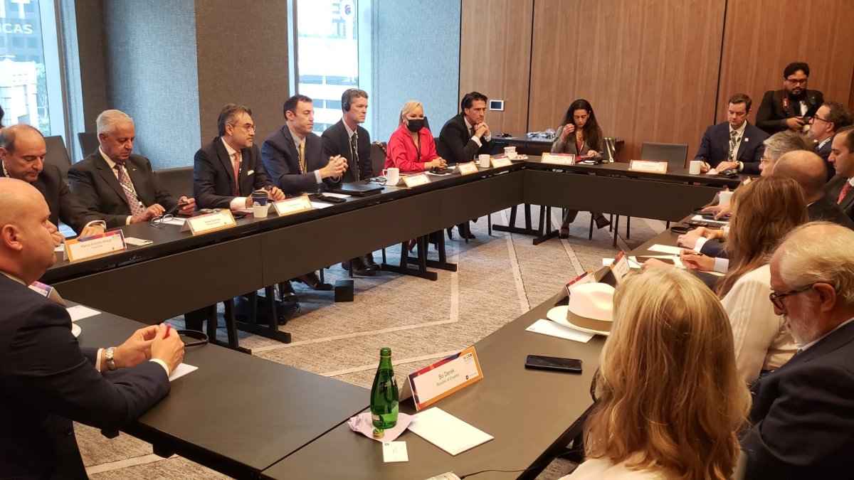 Reunión.- La IV CEO Summit de Las Américas en Los Ángeles, Estados Unidos.