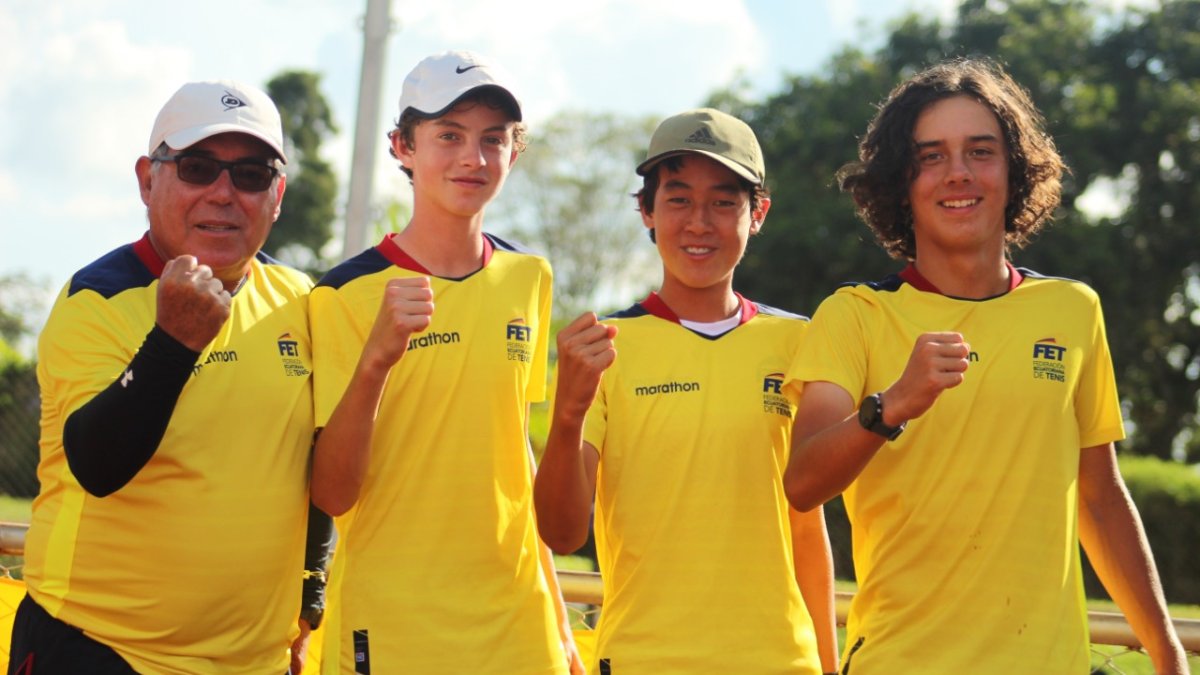 El equipo tricolor sub-14 celebra luego de conseguir la clasificación al Mundial.