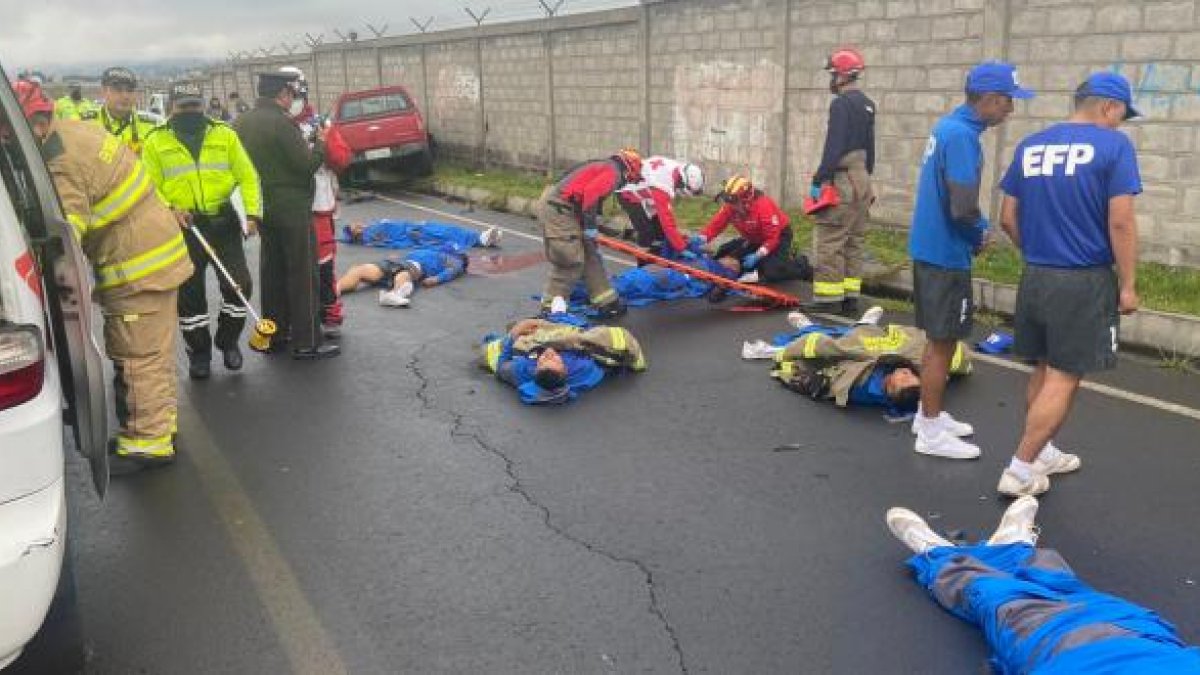 Los 32 aspirantes a policía fueron atropellados en la calle Quijano Ordóñez, hacia Buenaventura.