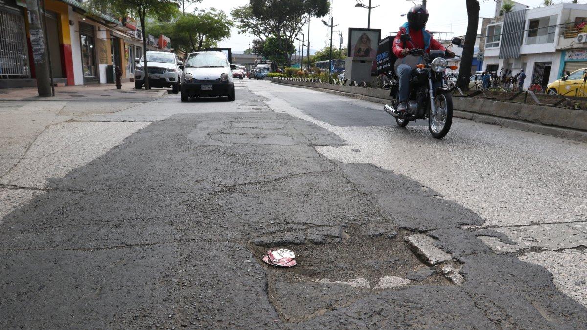 Tramos de la calle Benjamín Carrión han venido siendo reparados desde hace varias semanas