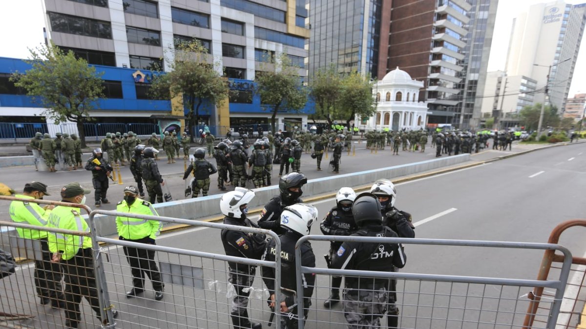Presencia. El presidente de la Conaie, Leonidas Iza, fue llevado a la Unidad de Flagrancia de la avenida Patria en Quito.