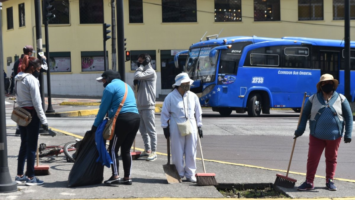 Multas. Entre quienes más se acogen al trabajo comunitario están los jóvenes estudiantes universitarios.