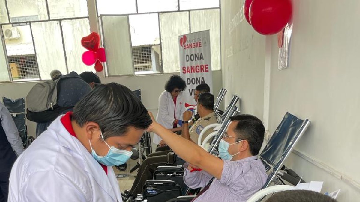 Aspirantes de la Policía y personal administrativo donaron sangre